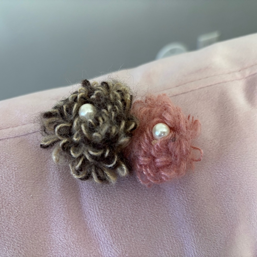 Elegant Floral Hair Clip with Pearls